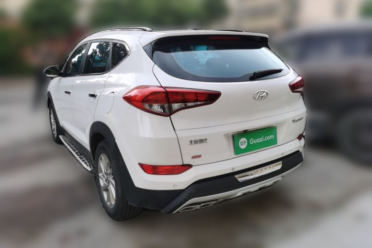 Used Hyundai Tucson 2015 2.0L Automatic Two-Wheel Drive Smart Version Rear Left 45 Deg