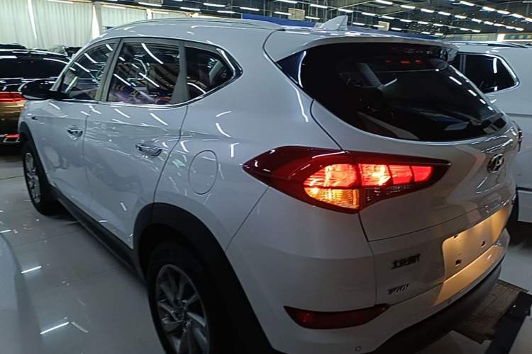 Used Hyundai Tucson 2015 1.6T Dual-Clutch Two-Wheel-Drive Smart Model Rear Left 45 Deg