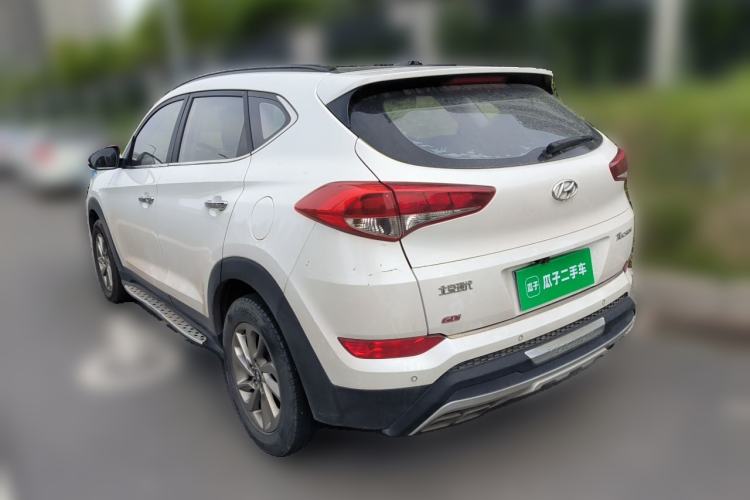 Used Hyundai Tucson 2015 2.0L Automatic Two-Wheel Drive Smart Version Rear Left 45 Deg