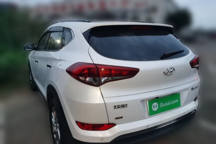 Used Hyundai Tucson 2015 2.0L Automatic Two-Wheel Drive Smart Version Rear Left 45 Deg