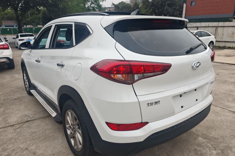 Used Hyundai Tucson 2015 2.0L Automatic Two-Wheel Drive Smart Version Rear Left 45 Deg