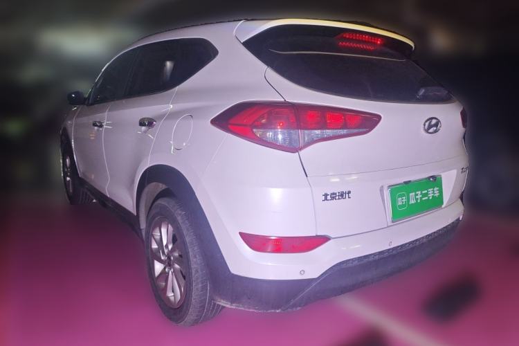 Used Hyundai Tucson 2015 2.0L Automatic Two-Wheel Drive Smart Version Rear Left 45 Deg