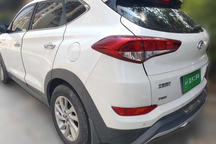 Used Hyundai Tucson 2015 1.6T Dual-Clutch Two-Wheel-Drive Smart Model Rear Left 45 Deg