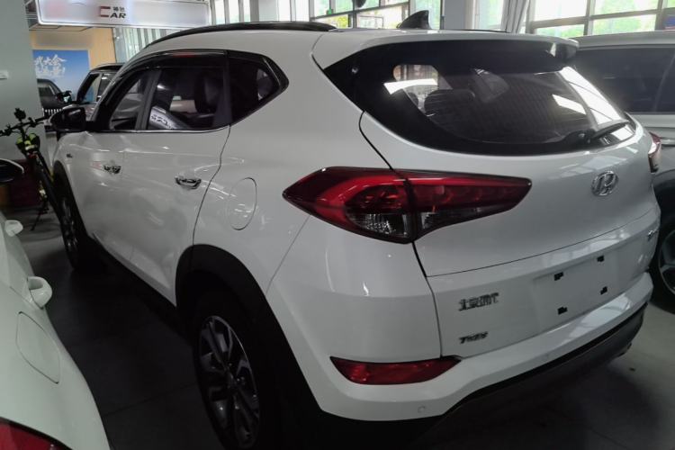 Used Hyundai Tucson 2015 1.6T Dual-Clutch Two-Wheel-Drive Leading Model Rear Left 45 Deg