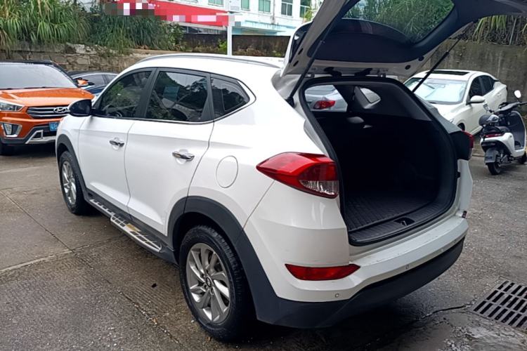 Used Hyundai Tucson 2015 2.0L Automatic Two-Wheel Drive Smart Version Rear Left 45 Deg