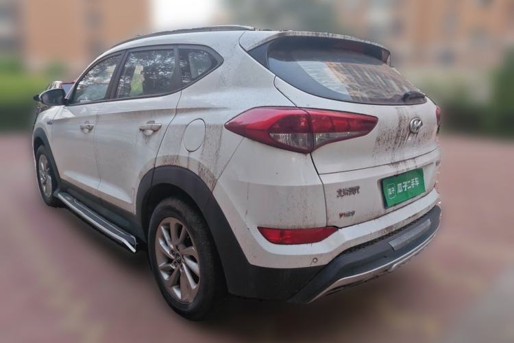 Used Hyundai Tucson 2015 1.6T Dual-Clutch Two-Wheel-Drive Comfort Model Rear Left 45 Deg