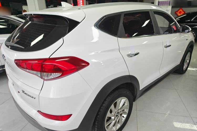 Used Hyundai Tucson 2015 1.6T Dual-Clutch Two-Wheel-Drive Smart Model Rear Right 45 Deg