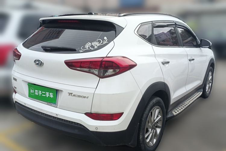 Used Hyundai Tucson 2015 2.0L Automatic Two-Wheel Drive Smart Version Rear Right 45 Deg