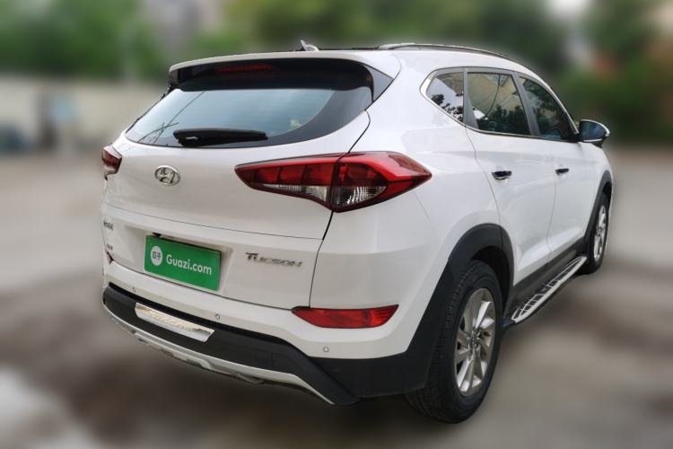 Used Hyundai Tucson 2015 2.0L Automatic Two-Wheel Drive Smart Version Rear Right 45 Deg