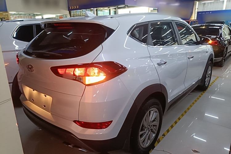 Used Hyundai Tucson 2015 1.6T Dual-Clutch Two-Wheel-Drive Smart Model Rear Right 45 Deg