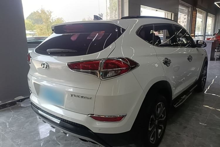 Used Hyundai Tucson 2015 1.6T Dual-Clutch Two-Wheel-Drive Leading Model Rear Right 45 Deg