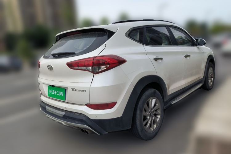 Used Hyundai Tucson 2015 2.0L Automatic Two-Wheel Drive Smart Version Rear Right 45 Deg