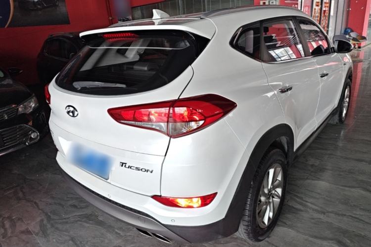 Used Hyundai Tucson 2015 1.6T Dual-Clutch Two-Wheel-Drive Smart Model Rear Right 45 Deg