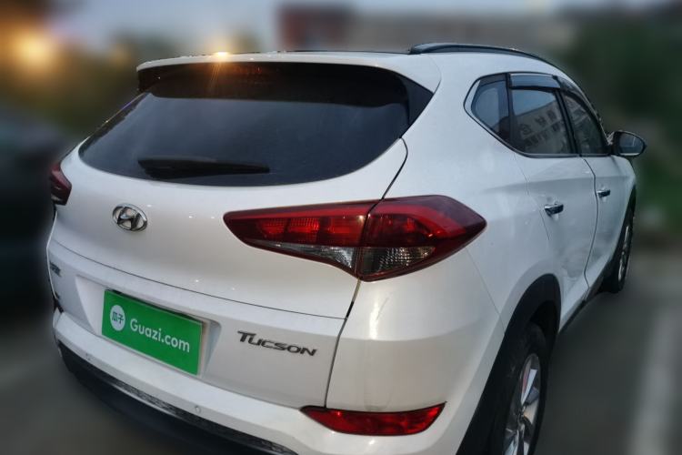 Used Hyundai Tucson 2015 2.0L Automatic Two-Wheel Drive Smart Version Rear Right 45 Deg