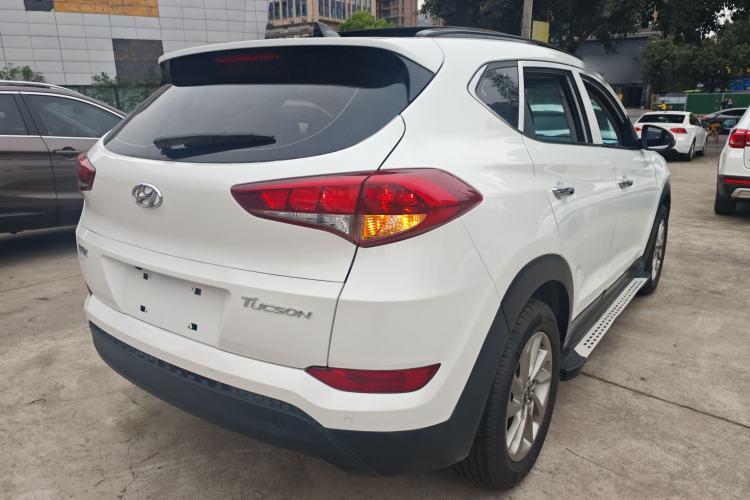 Used Hyundai Tucson 2015 2.0L Automatic Two-Wheel Drive Smart Version Rear Right 45 Deg