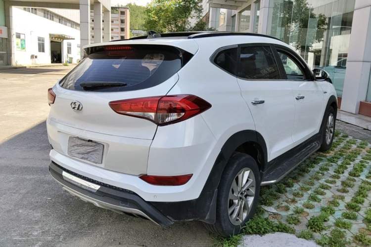Used Hyundai Tucson 2015 1.6T Dual-Clutch Two-Wheel-Drive Smart Model Rear Right 45 Deg