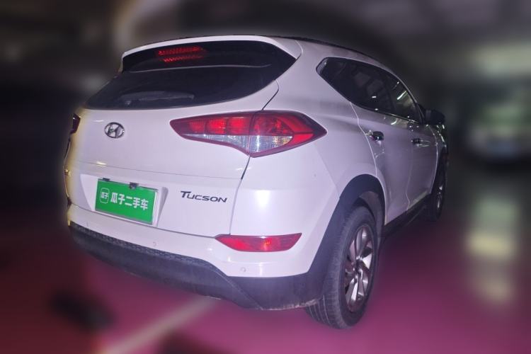 Used Hyundai Tucson 2015 2.0L Automatic Two-Wheel Drive Smart Version Rear Right 45 Deg