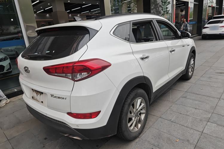 Used Hyundai Tucson 2015 1.6T Dual-Clutch Two-Wheel-Drive Smart Model Rear Right 45 Deg