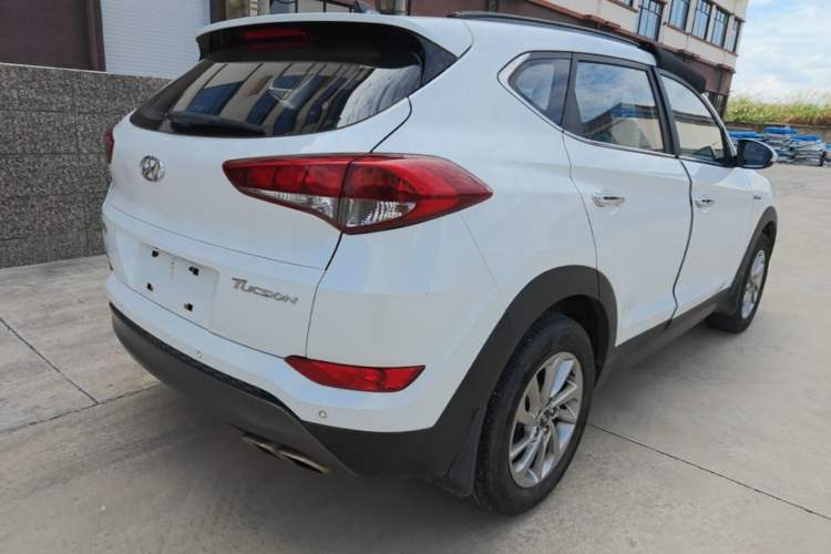 Used Hyundai Tucson 2015 1.6T Dual-Clutch Two-Wheel-Drive Smart Model Rear Right 45 Deg