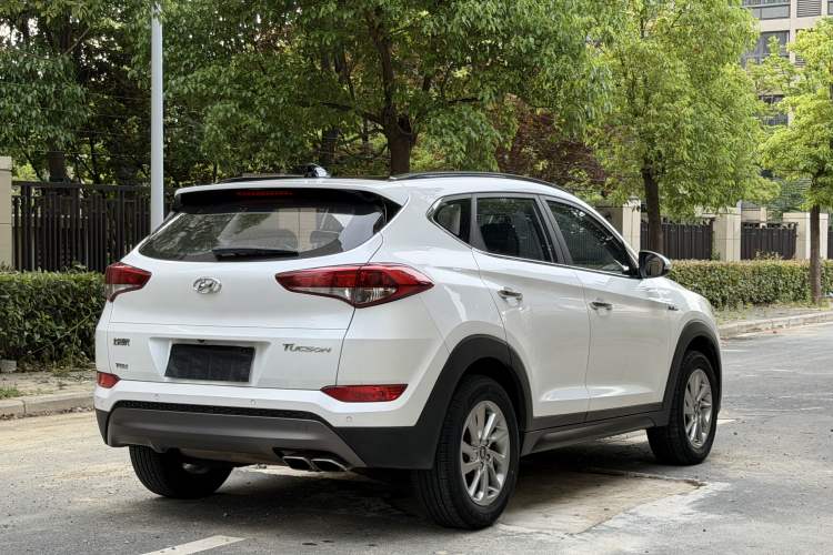 Used Hyundai Tucson 2015 1.6T Dual-Clutch Two-Wheel-Drive Smart Model Rear Right 45 Deg