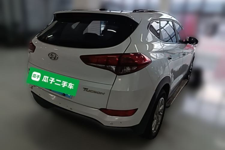 Used Hyundai Tucson 2015 2.0L Automatic Two-Wheel Drive Smart Version Rear Right 45 Deg