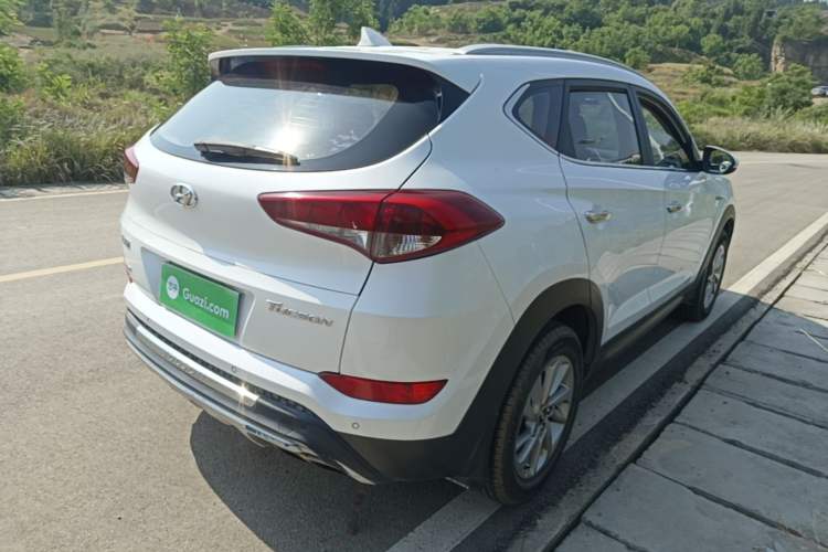 Used Hyundai Tucson 2015 1.6T Dual-Clutch Two-Wheel-Drive Smart Model Rear Right 45 Deg