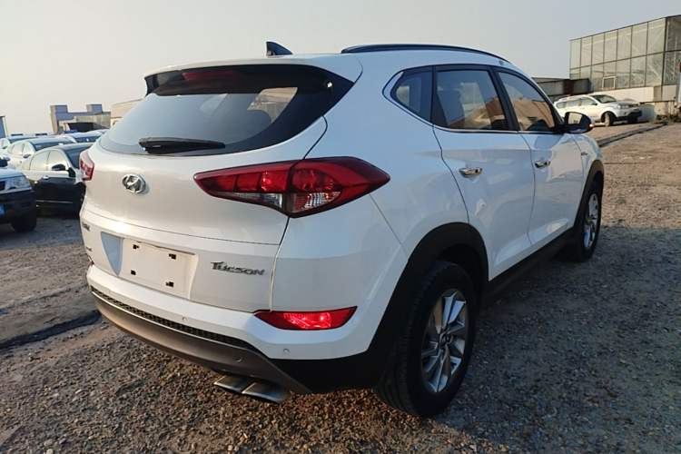 Used Hyundai Tucson 2015 1.6T Dual-Clutch Two-Wheel-Drive Smart Model Rear Right 45 Deg