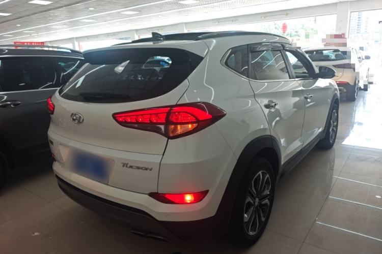 Used Hyundai Tucson 2015 1.6T Dual-Clutch Two-Wheel-Drive Leading Model Rear Right 45 Deg