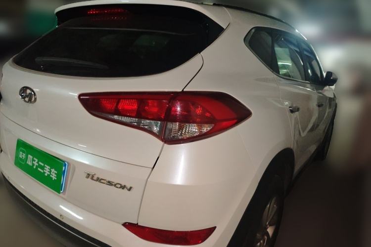 Used Hyundai Tucson 2015 1.6T Dual-Clutch Two-Wheel-Drive Smart Model Rear Right 45 Deg