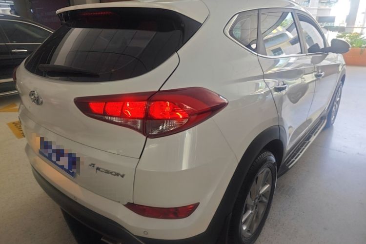 Used Hyundai Tucson 2015 1.6T Dual-Clutch Two-Wheel-Drive Smart Model Rear Right 45 Deg