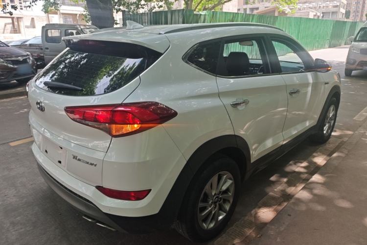 Used Hyundai Tucson 2015 1.6T Dual-Clutch Two-Wheel-Drive Smart Model Rear Right 45 Deg