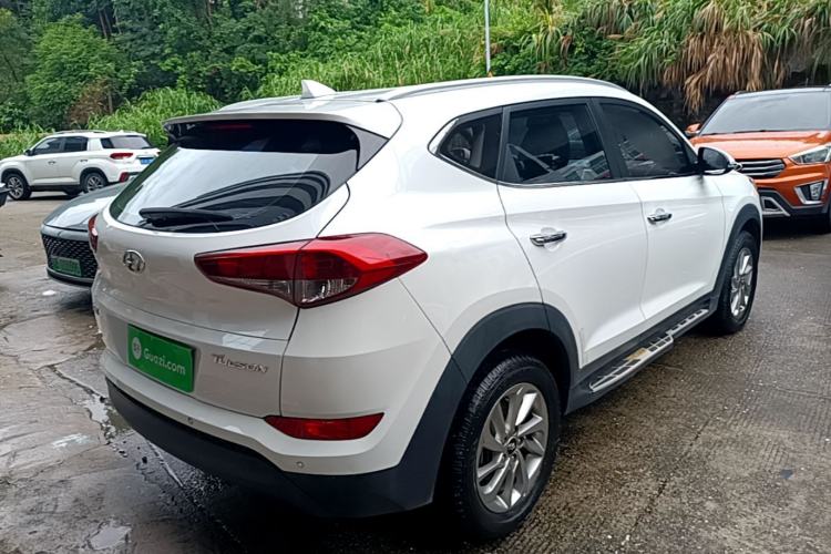 Used Hyundai Tucson 2015 2.0L Automatic Two-Wheel Drive Smart Version Rear Right 45 Deg