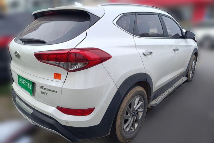 Used Hyundai Tucson 2015 2.0L Automatic Two-Wheel Drive Smart Version Rear Right 45 Deg
