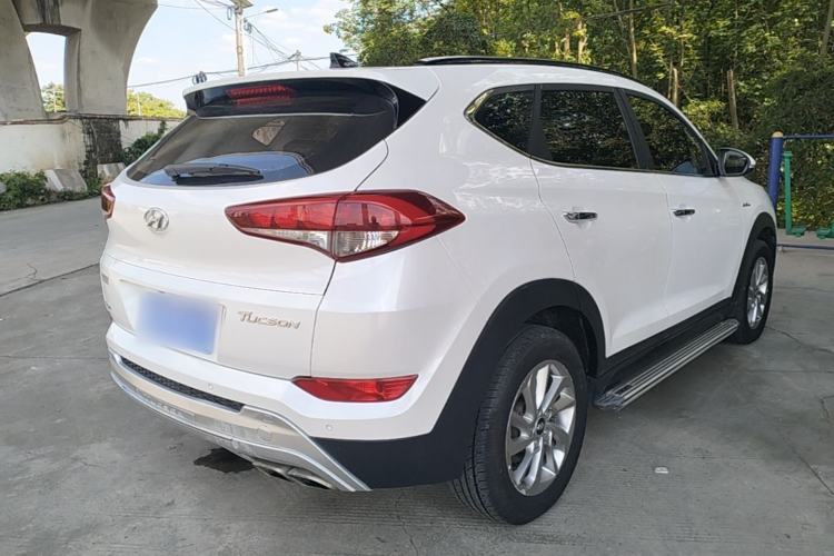 Used Hyundai Tucson 2015 1.6T Dual-Clutch Two-Wheel-Drive Smart Model Rear Right 45 Deg