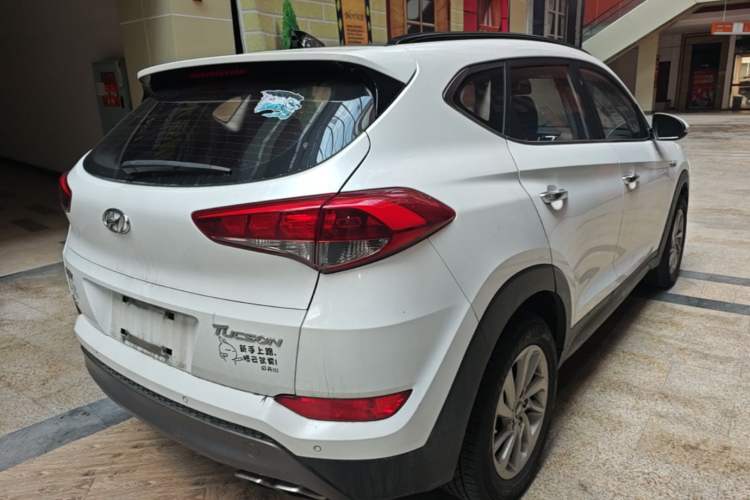 Used Hyundai Tucson 2015 1.6T Dual-Clutch Two-Wheel-Drive Smart Model Rear Right 45 Deg