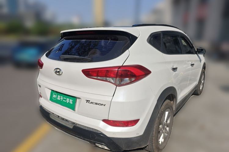 Used Hyundai Tucson 2015 2.0L Automatic Two-Wheel Drive Smart Version Rear Right 45 Deg
