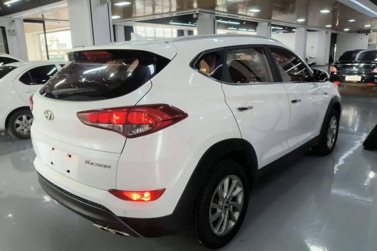 Used Hyundai Tucson 2015 1.6T Dual-Clutch Two-Wheel-Drive Smart Model Rear Right 45 Deg