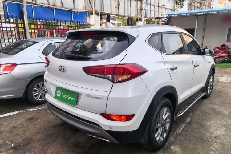 Used Hyundai Tucson 2015 1.6T Dual-Clutch Two-Wheel-Drive Smart Model Rear Right 45 Deg