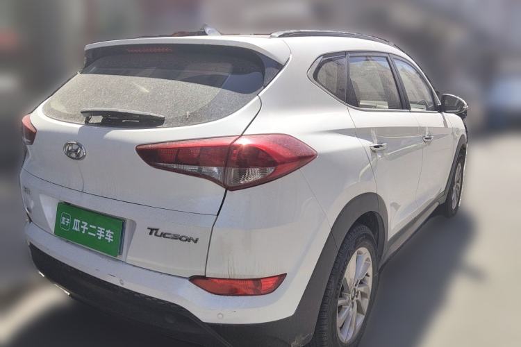 Used Hyundai Tucson 2015 2.0L Automatic Two-Wheel Drive Smart Version Rear Right 45 Deg