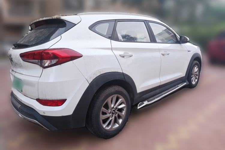 Used Hyundai Tucson 2015 1.6T Dual-Clutch Two-Wheel-Drive Comfort Model Rear Right 45 Deg