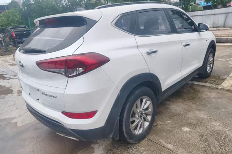 Used Hyundai Tucson 2015 1.6T Dual-Clutch Two-Wheel-Drive Smart Model Rear Right 45 Deg