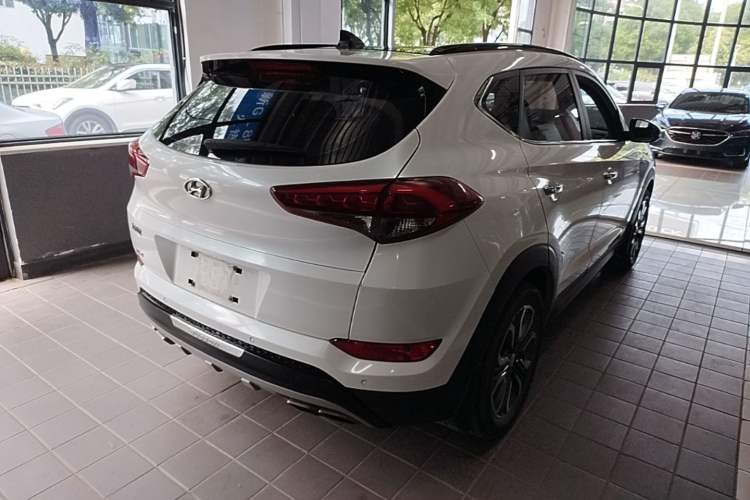 Used Hyundai Tucson 2015 1.6T Dual-Clutch Two-Wheel-Drive Leading Model Rear Right 45 Deg