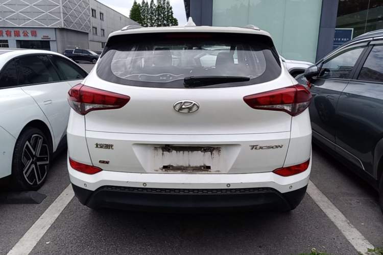 Used Hyundai Tucson 2015 2.0L Automatic Two-Wheel Drive Smart Version Rear
