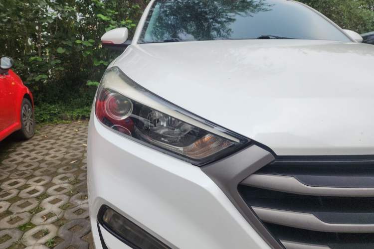 Used Hyundai Tucson 2015 1.6T Dual-Clutch Two-Wheel-Drive Smart Model Right Front Headlight