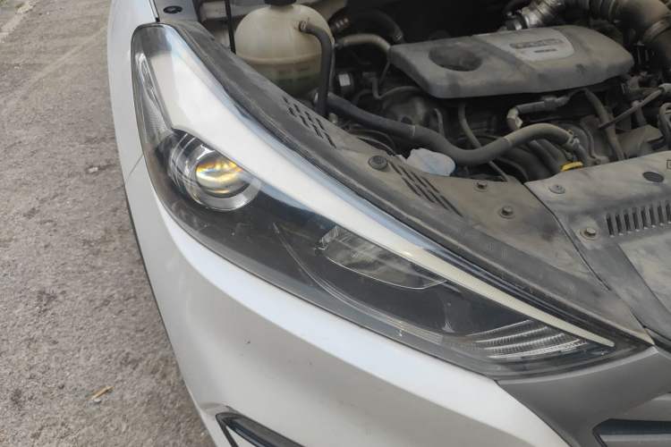 Used Hyundai Tucson 2015 1.6T Dual-Clutch Two-Wheel-Drive Smart Model Right Front Headlight