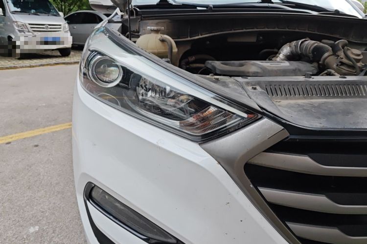 Used Hyundai Tucson 2015 1.6T Dual-Clutch Two-Wheel-Drive Smart Model Right Front Headlight