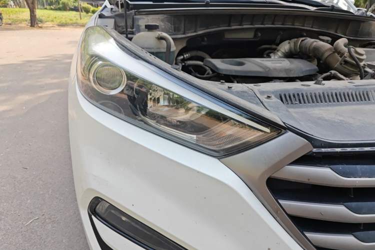 Used Hyundai Tucson 2015 1.6T Dual-Clutch Two-Wheel-Drive Smart Model Right Front Headlight