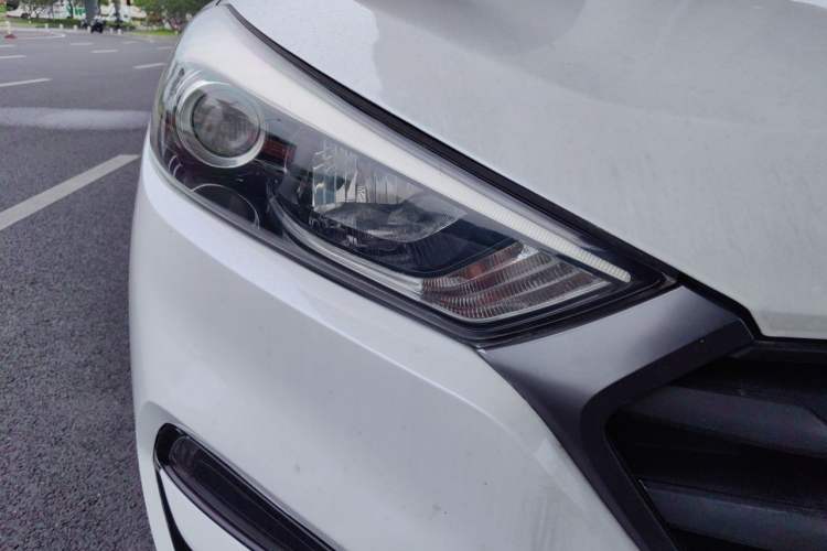 Used Hyundai Tucson 2015 1.6T Dual-Clutch Two-Wheel-Drive Smart Model Right Front Headlight