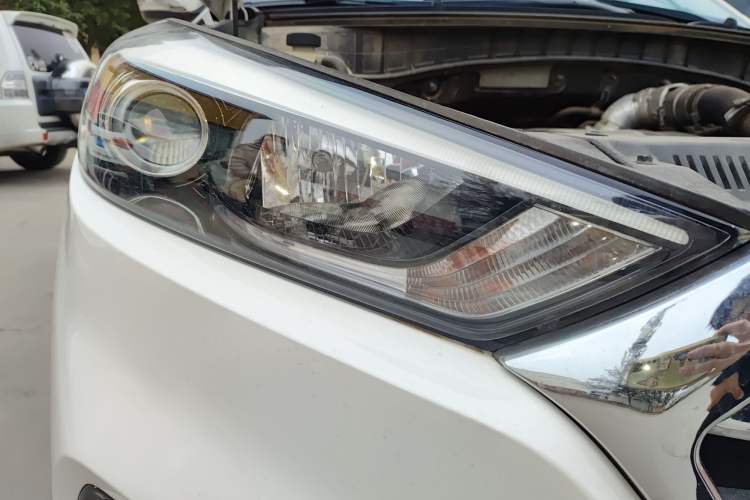 Used Hyundai Tucson 2015 1.6T Dual-Clutch Two-Wheel-Drive Smart Model Right Front Headlight