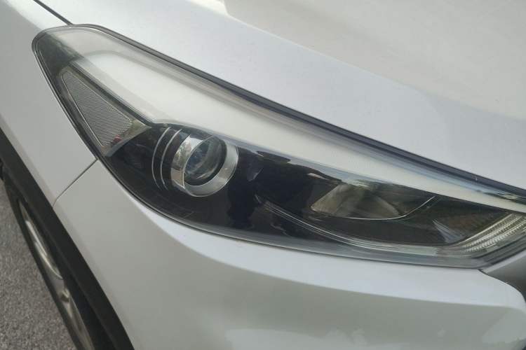 Used Hyundai Tucson 2015 1.6T Dual-Clutch Two-Wheel-Drive Smart Model Right Front Headlight